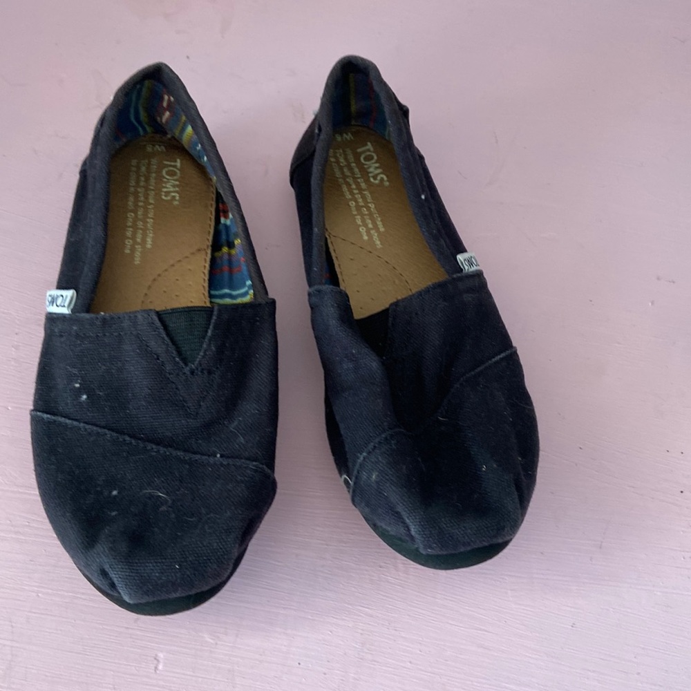 Toms size 5 .